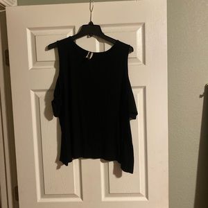 BLACK PLUS TOP